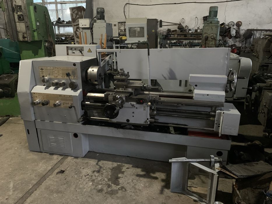 Токарный 1в62 г с выемкой под патроном