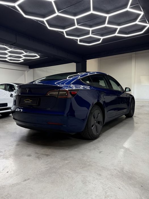 Tesla Model 3 SR plus