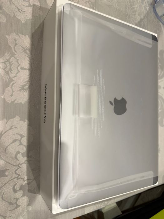 MacBook Pro 13 2018 i5 16GB 500GB Touch Bar como novo