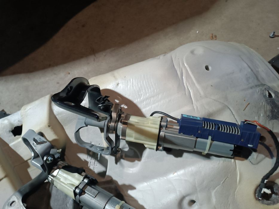 Audi Q5 8R 14 рік електро привід багажника петлі моторчик розборка