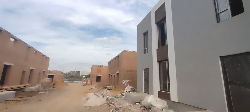 Продаж таунхауса без комісії! В місті біля озера на етапі будівництва