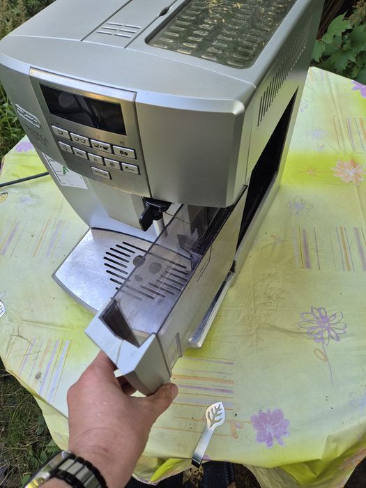 кавомашина з капучинатором Delonghi magnifica pronto cappuccino