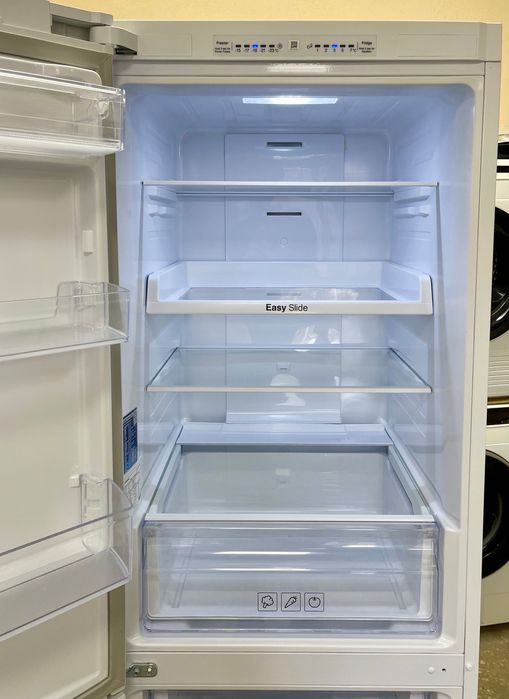 Холодильник Samsung