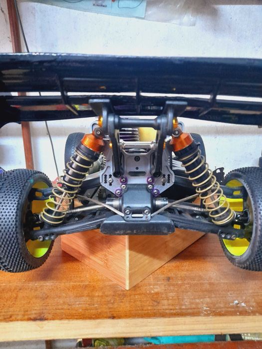 Carro telecomandado escala 1/8