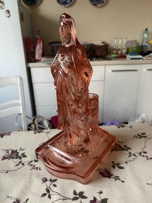 Figurka Matka Boska szkło różowe