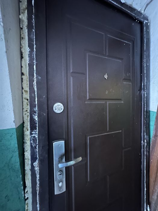 Двері вхідні б/у металеві