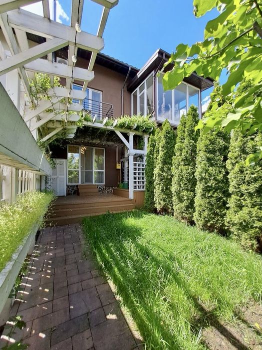 Продаж танхауса у с. Ходосівка, з ремонтом, меблями та технікою