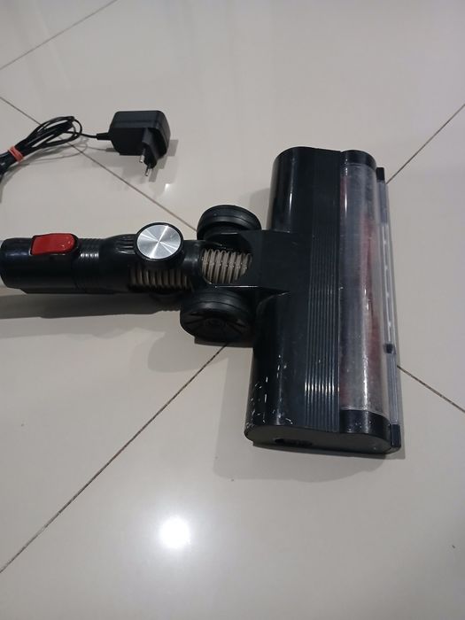 Odkurzacz pionowy Adler