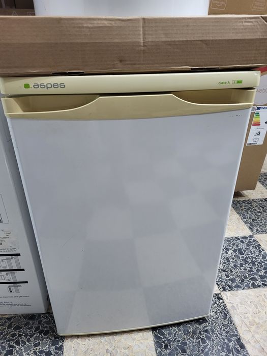 Congelador vertical 85 cm altura