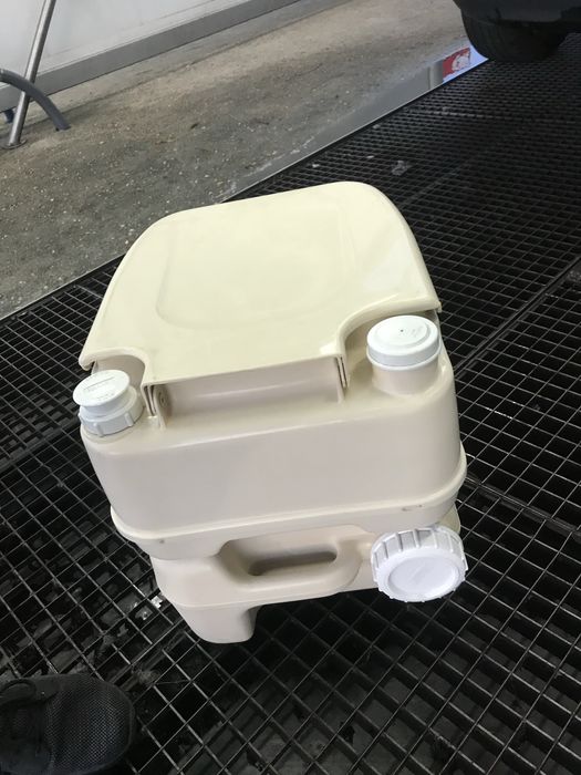 Sanita  de  campismo ou caravana