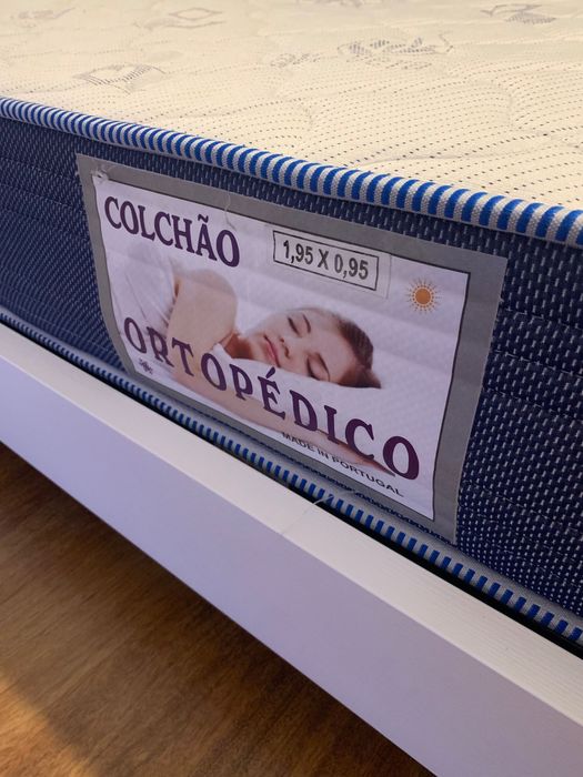 Cama de criança/adolescente em excelente estado com colchão incluido