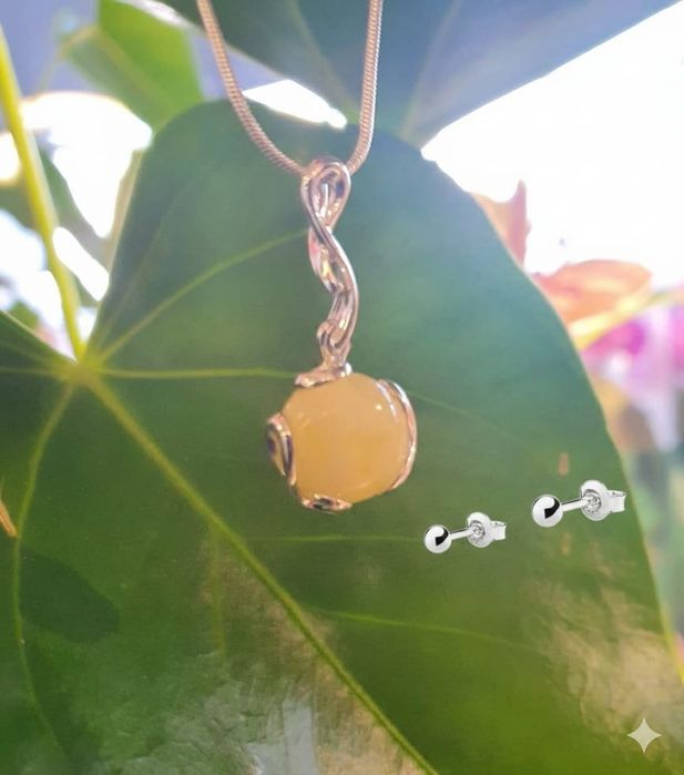 Srebrny wisiorek z żółtym bursztynem