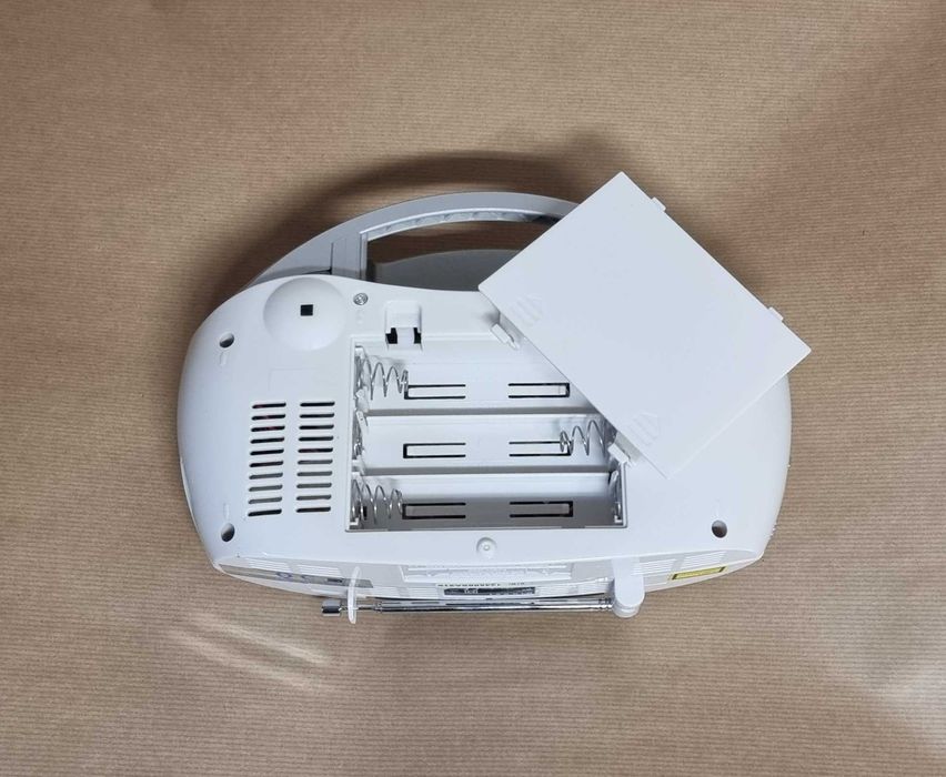 Przenośny radioodbiornik z odtwarzaczem CD NIKKEI NCD400WT