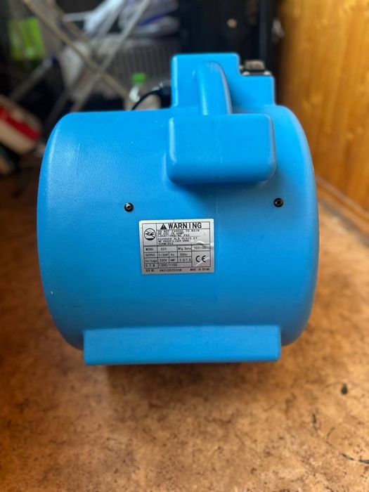 Вентилятор для сушіння килимів або меблів після хімчистки