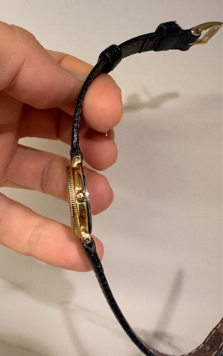 Женские классические часы Guy Laroche