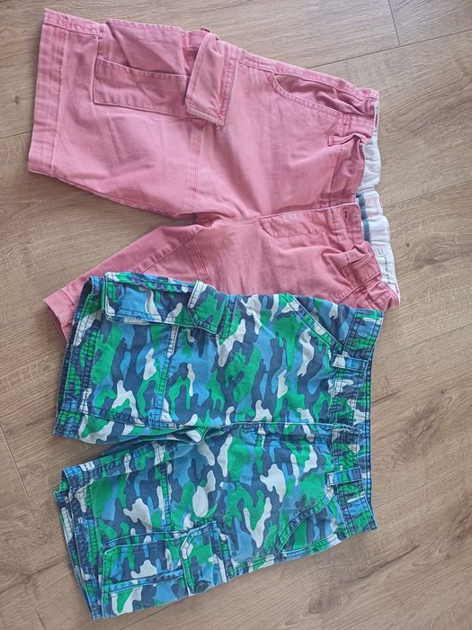 Spodenki firmowe rozm. 128/134 2 pary