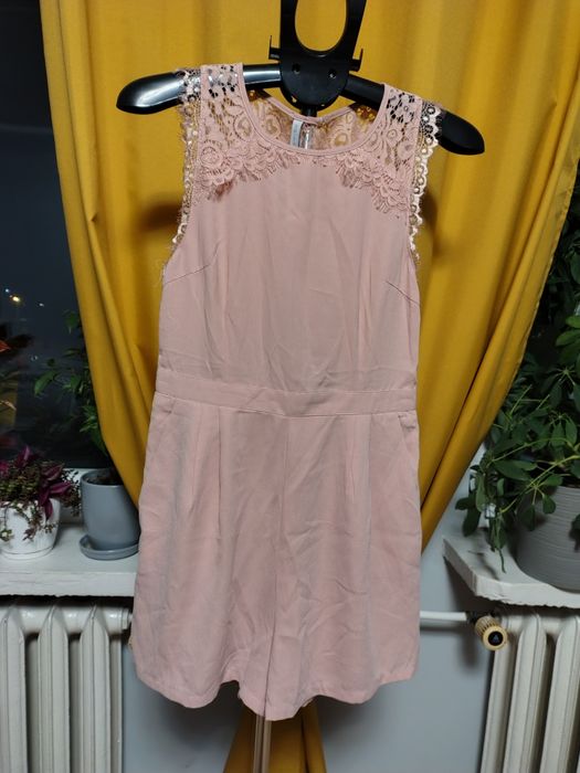 Damski kombinezon z koronką