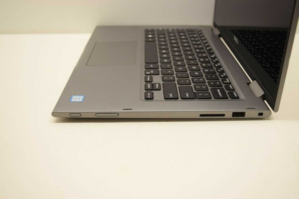 Dell Inspiron P69G 2-In-1 Touch i7-7500U - 8GB - 256GB SSD: 9 800