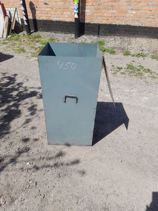 Ємність- закрам..для зерна. Є такий на два відділення.