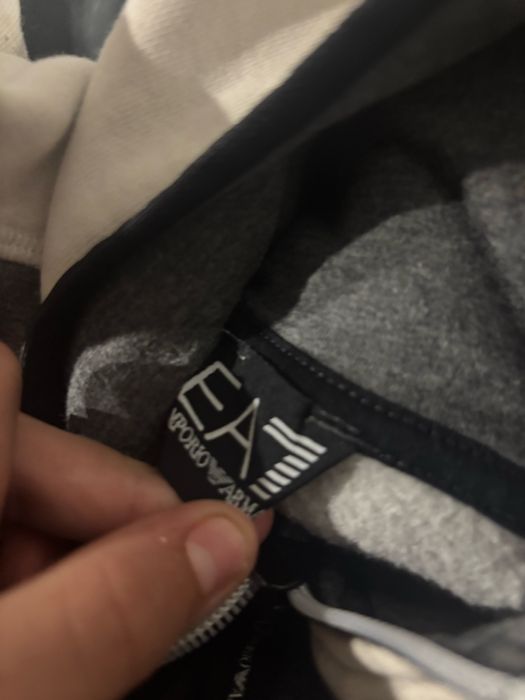 Кофта emporio armani очень красивая оригинал