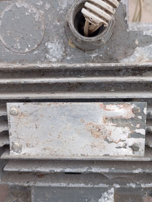 Продам электродвигатели.