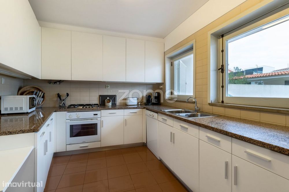 Moradia T4 com piscina para arrendamento em Esposende