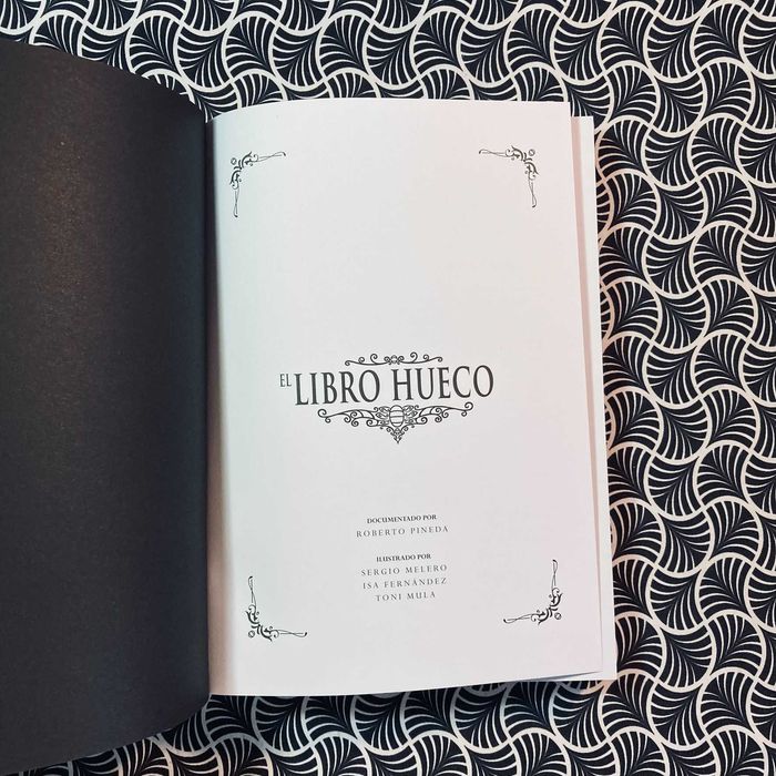 El Libro Hueco - Roberto Pineda