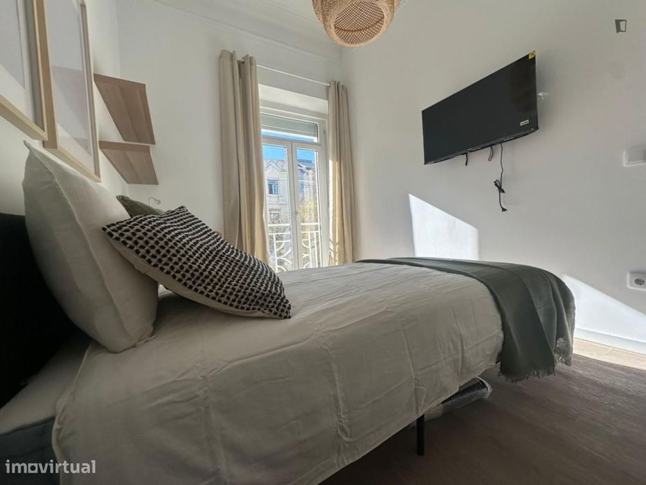 Quarto - localizado em São Sebastião Lisbon