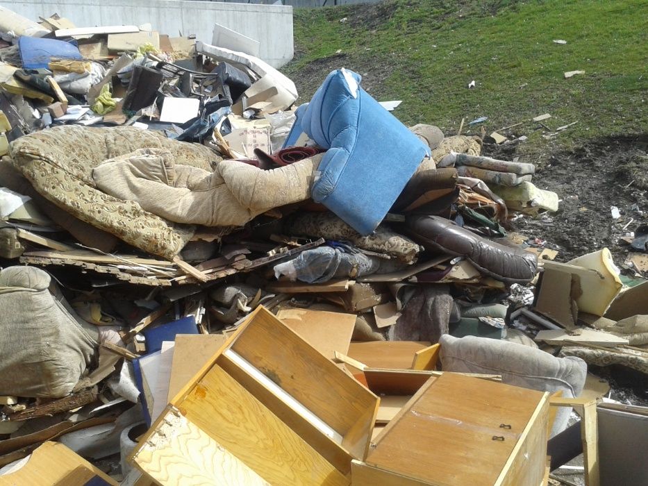 Wywóz zbędnych Mebli.Opróżnianie, mieszkań,piwnic,strychów.