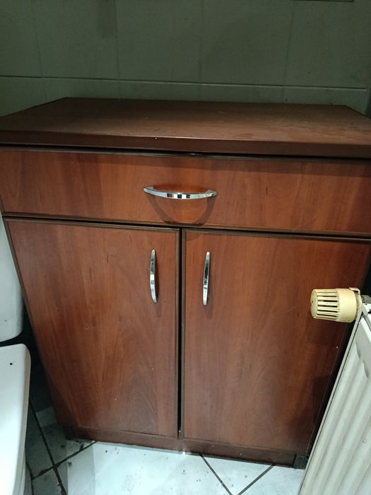 Piękne ciemny brąz meble łazienkowe