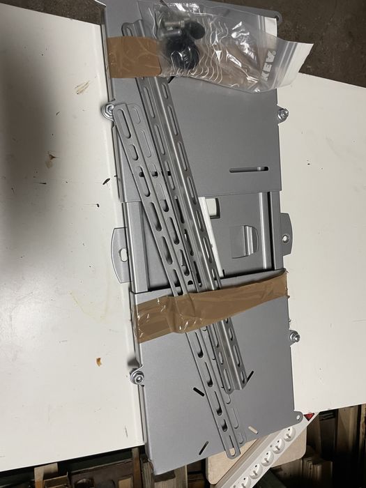 Wieszak na telewizor do Tv solidny