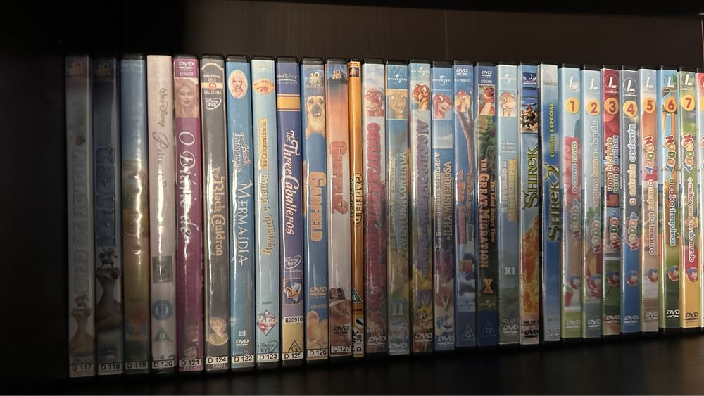 Vendo coleção de dvd’s de desenhos animados e alguns filmes