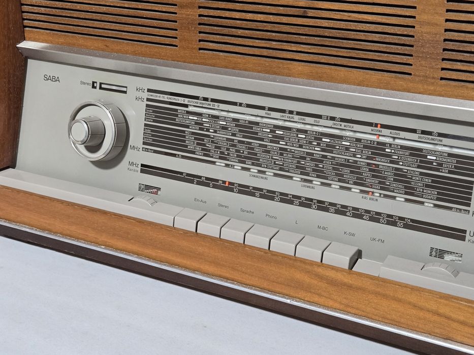 Rádio antigo reparado SABA
