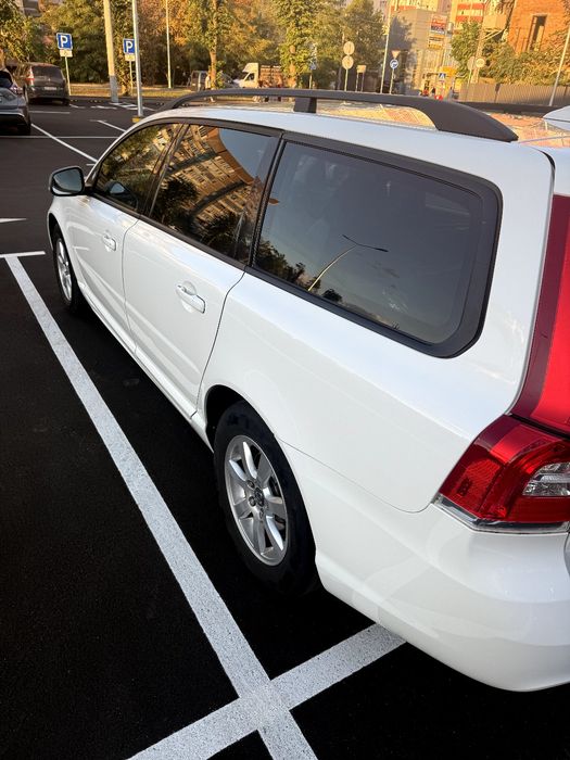 Продам автомобіль Volvo v70
