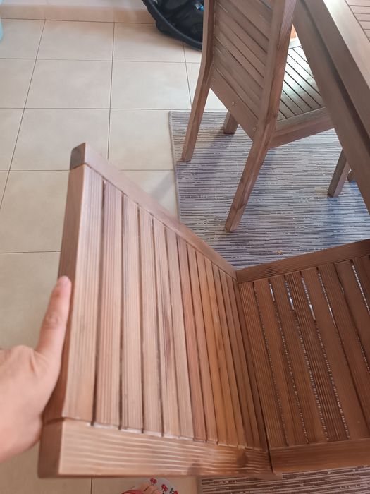 Mesa de madeira + 4 cadeiras – 50€