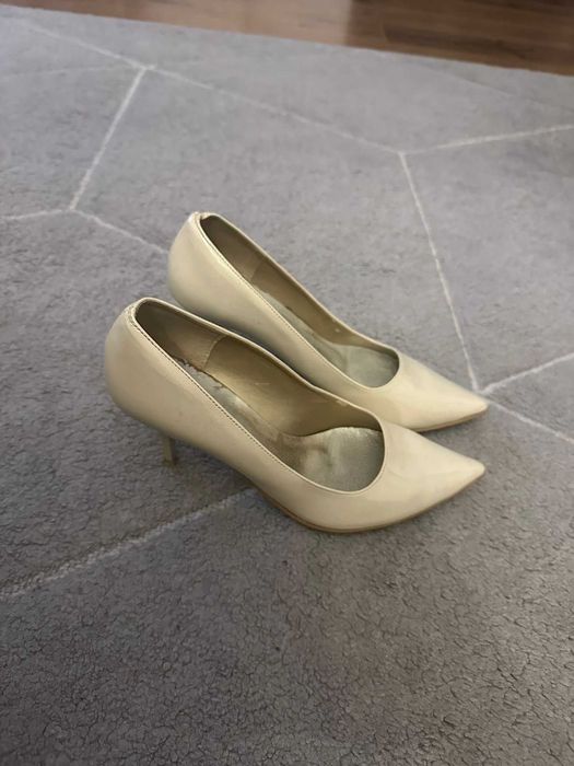 Ecru/ kremowe szpilki r. 39