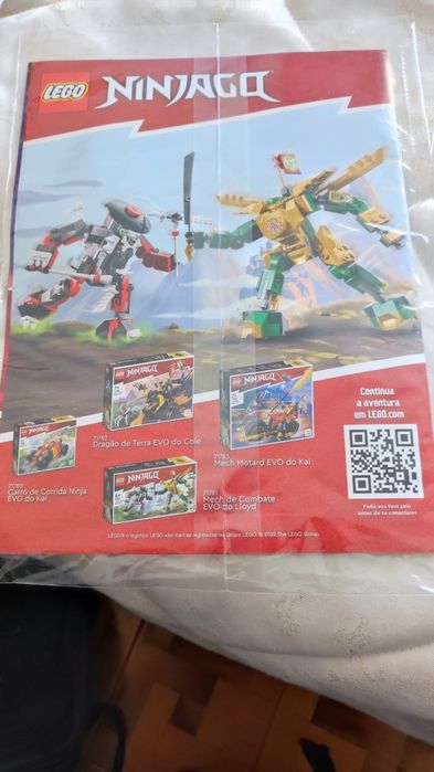 Revista + Minifigura LEGO Ninjago Dragão dourado do Kai