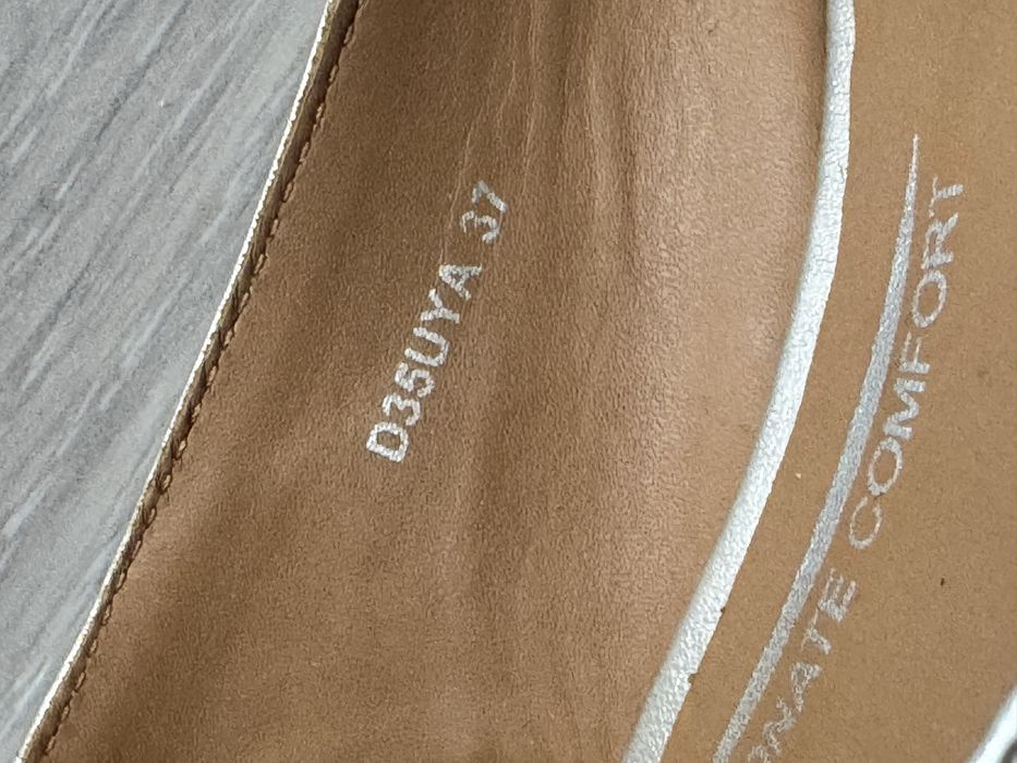 Sandalia Geox dourado