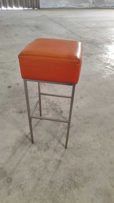 Bancos altos para bar/balcão