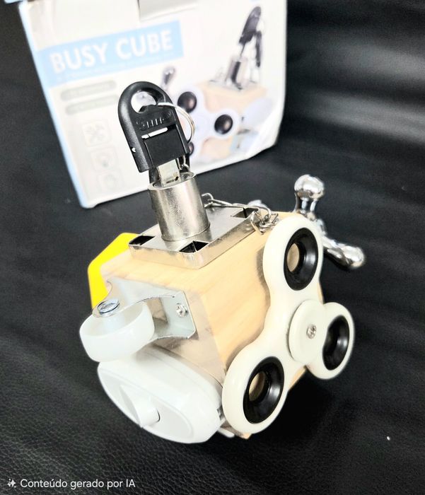 Busy Cube – cubo de atividades e estimulação sensorial