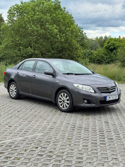 Toyota corolla salon polska