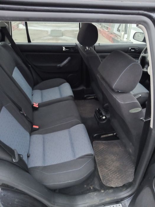 VOLKSWAGEN Golf 1.4 чорний pacific