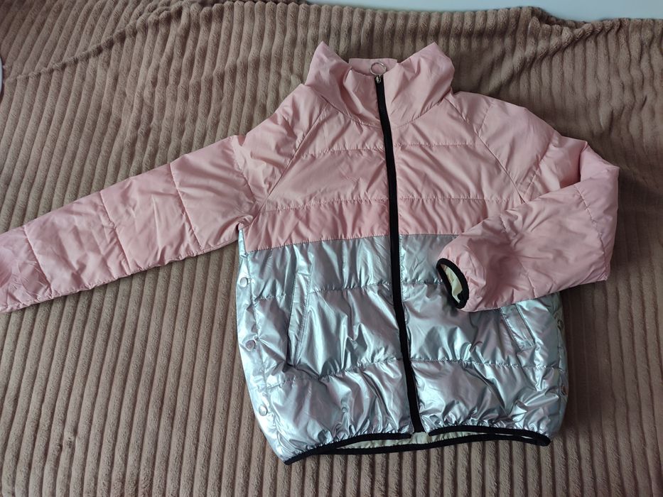 Продам куртки, підліткоаі на девчінку 44р.а також жіночу 50 р