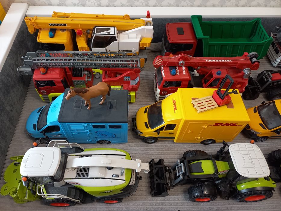 Великі машинки Bruder