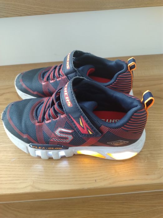 Świecące adidasy 32 granatowe