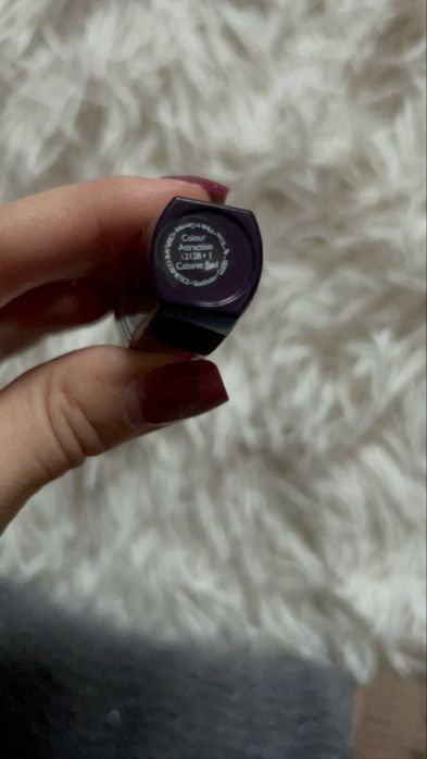 Używana czerwona szminka Oriflame Attraction