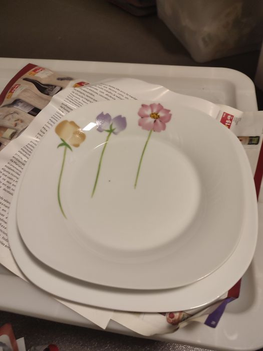 Conjunto de pratos e chá