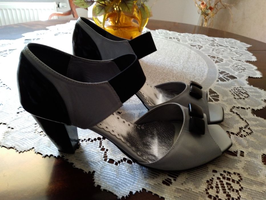 Sandałki Caroline skórzane super stan