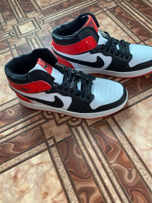 Продам нові кросівки