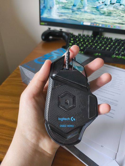 Logitech G502 Hero na caixa
